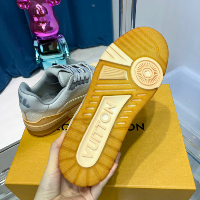 LV SNEAKER LV-000381