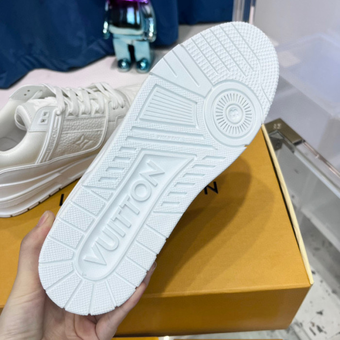LV SNEAKER LV-000386