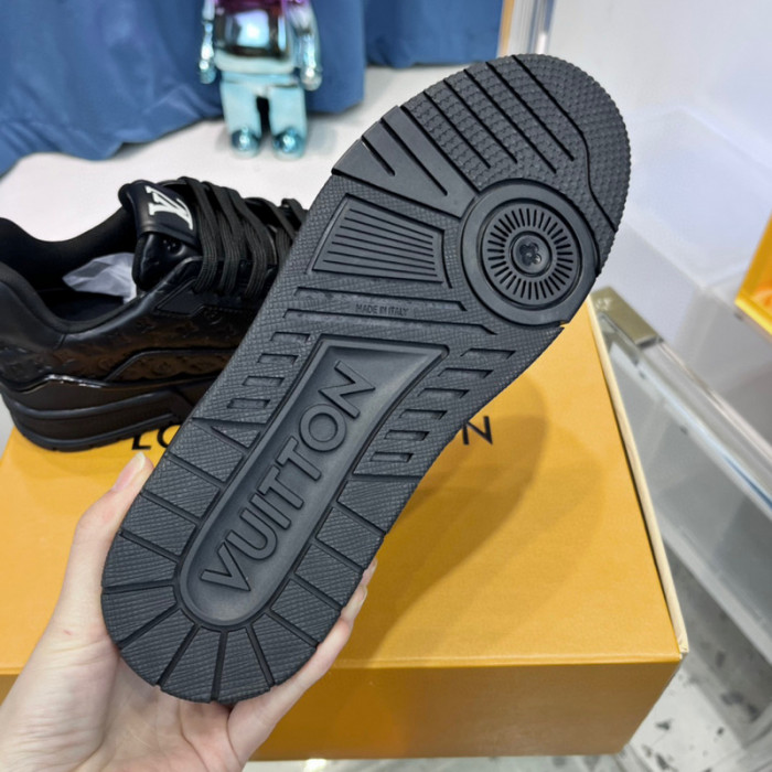 LV SNEAKER LV-000388