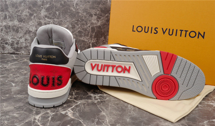 LV SNEAKER LV-000196