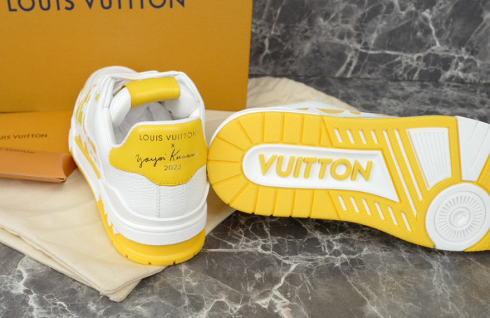 LV SNEAKER LV-000235