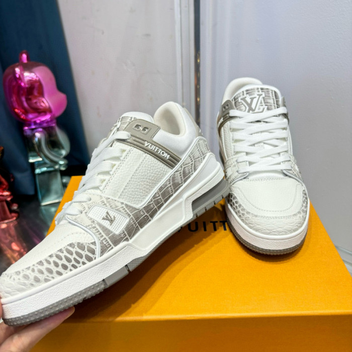 LV SNEAKER LV-000526