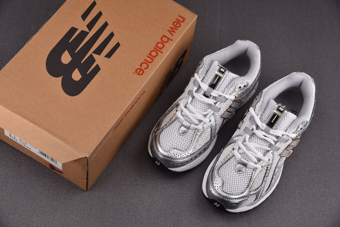 NEW BALANCE SNEAKER NB052