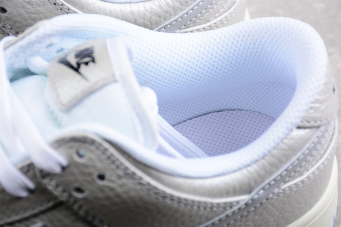Nike Dunk Low Metallic Silver DX3197-095