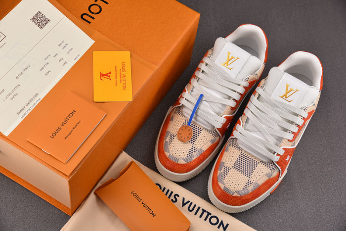 LV SNEAKER LV-000100