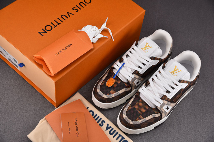 LV SNEAKER LV-000127