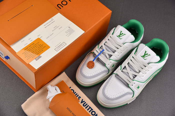 LV SNEAKER LV-000130