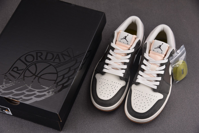 Jordan 1 Low SNKRS Day Korea Magpie (2023) FD0399-004
