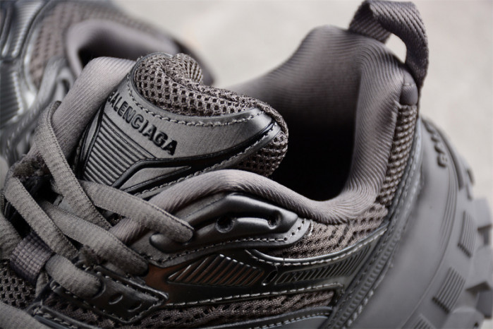 DEFENDER SNEAKER DS022