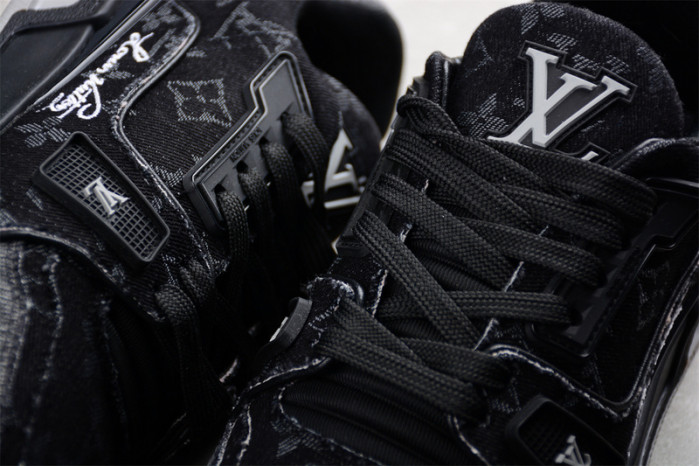 LV TRAINER SNEAKER LV-000548