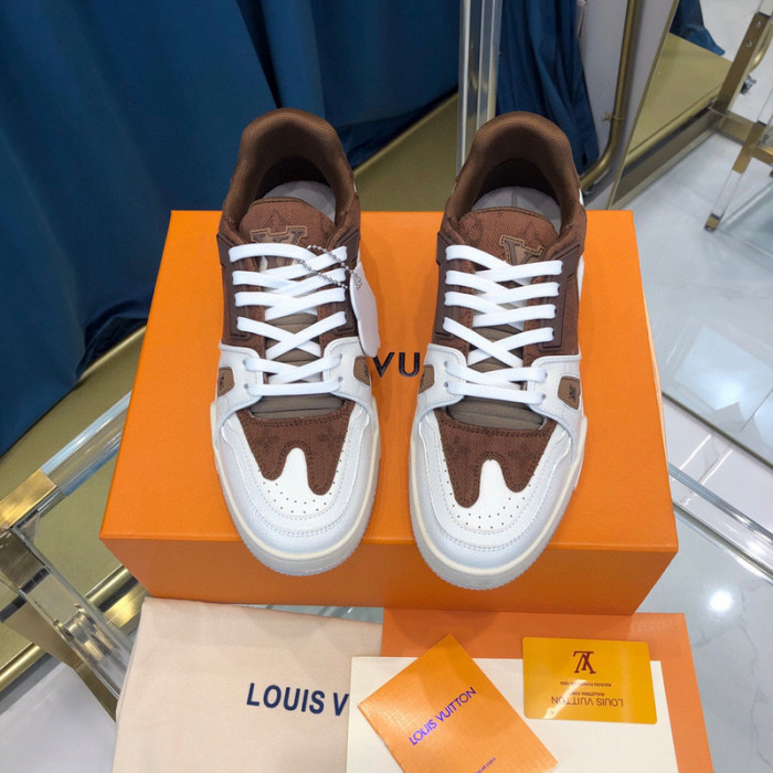 LV SNEAKER LV-000322