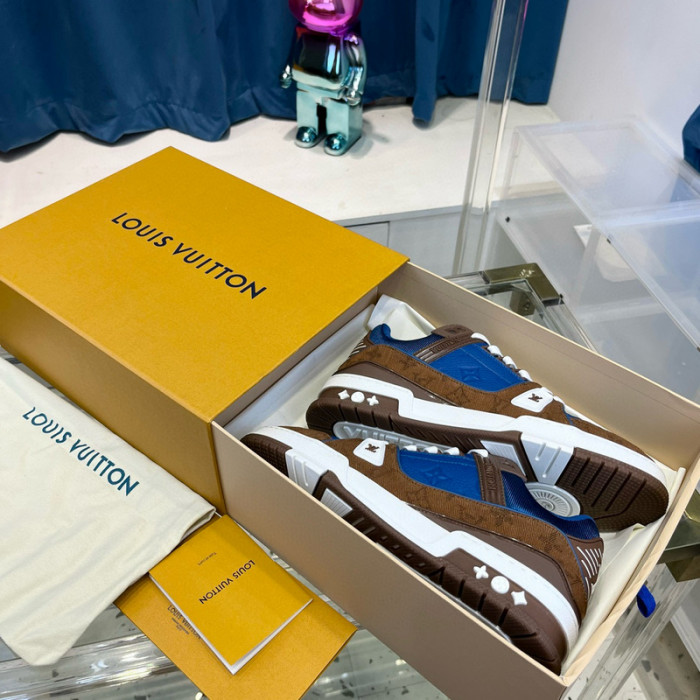 LV SNEAKER LV-000412