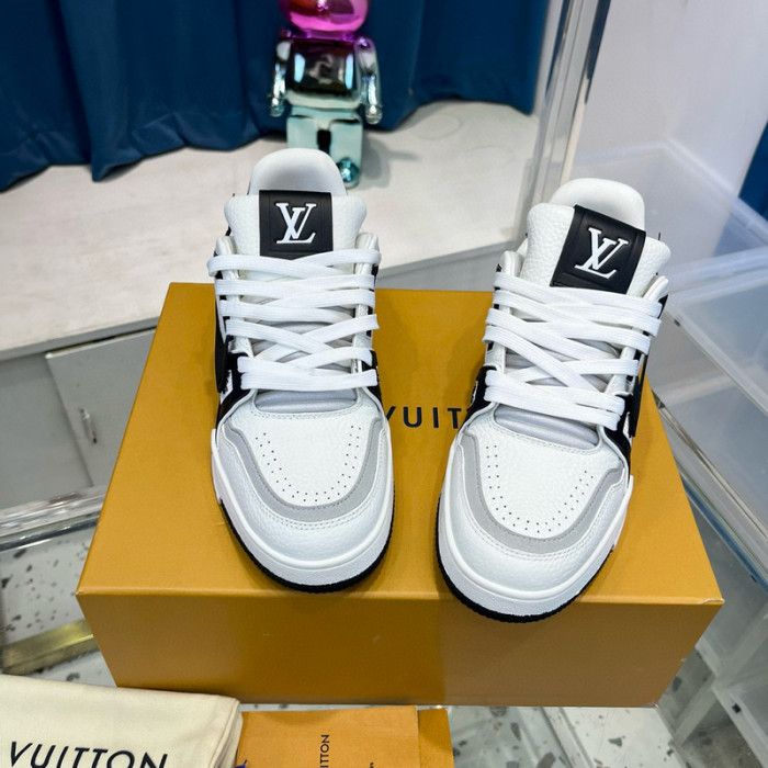LV SNEAKER LV-000489