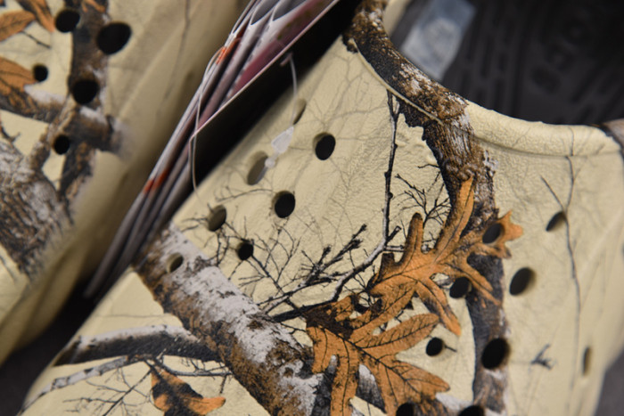 Cr*0*s x salehe bembury c00012