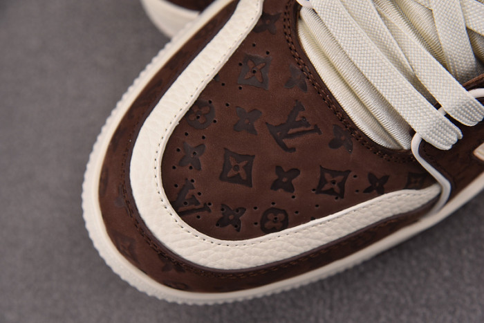 LV TRAINER SNEAKER LV-000589