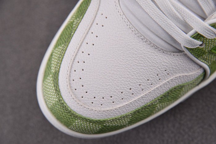 LV TRAINER SNEAKER LV-000590