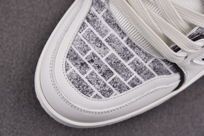 LV TRAINER SNEAKER LV-000596