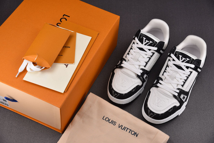 LV TRAINER SNEAKER LVT-000624