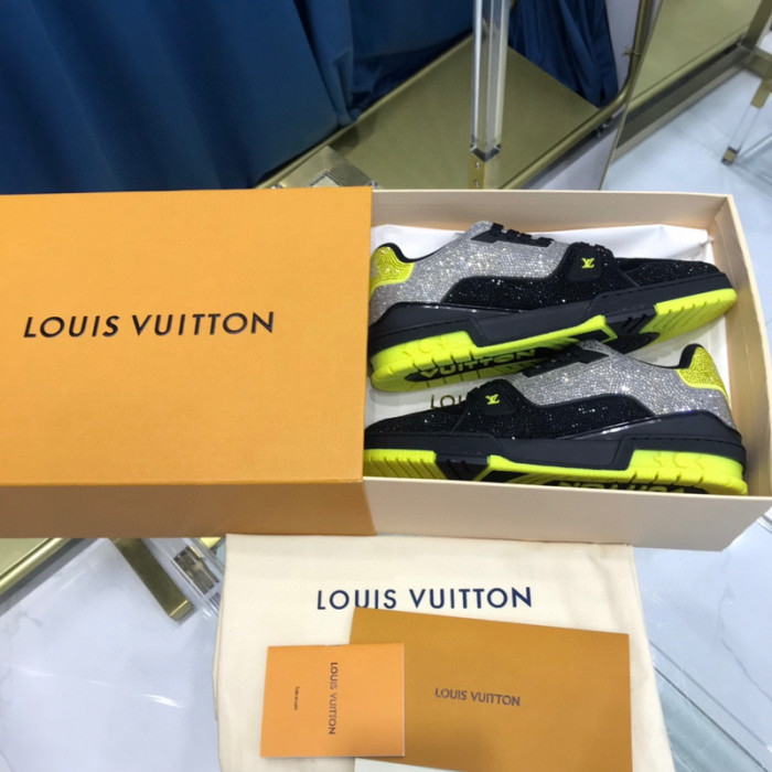 LV SNEAKER LV-000329