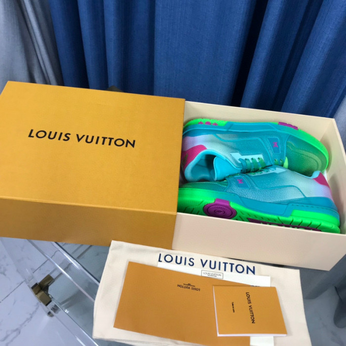 LV SNEAKER LV-000331