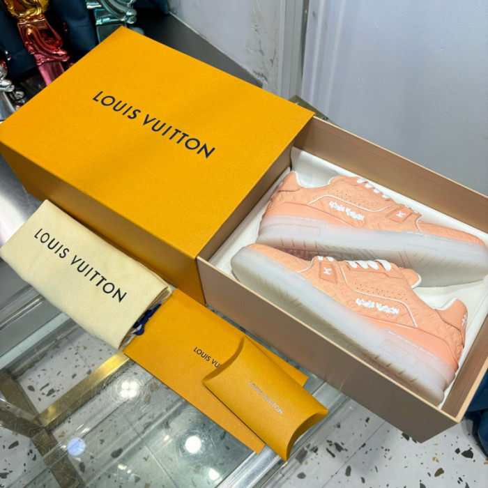 LV SNEAKER LV-000520