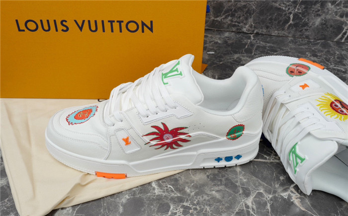 LV SNEAKER LV-000211
