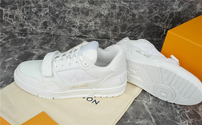 LV SNEAKER LV-000251