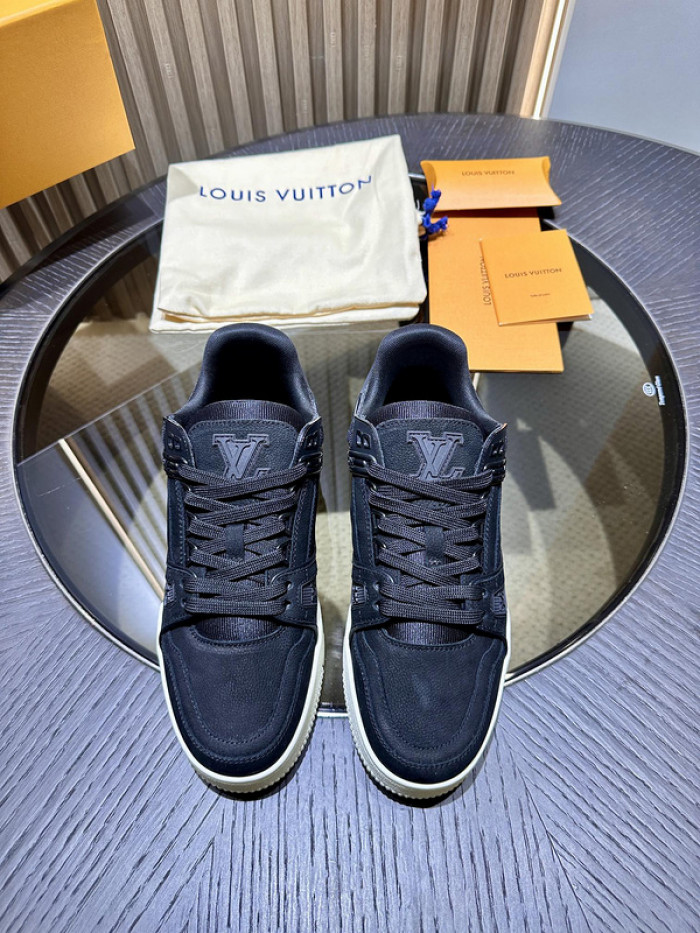 LV TRAINER SNEAKER LV-000566