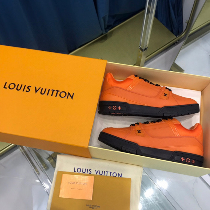 LV SNEAKER LV-000316