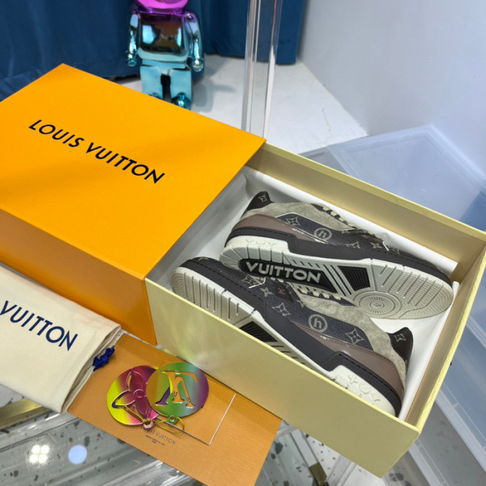 LV SNEAKER LV-000348