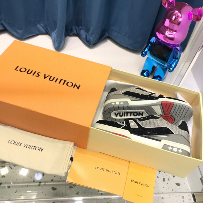 LV SNEAKER LV-000368