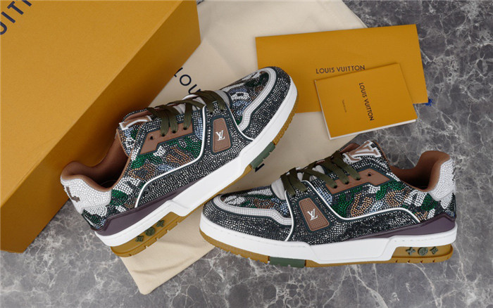 LV SNEAKER LV-000222