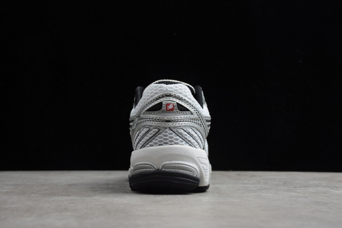 NEW BALANCE SNEAKER 001