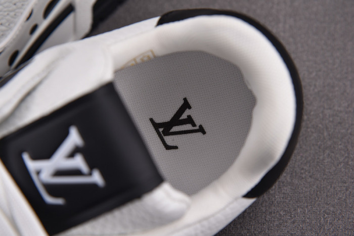 LV SNEAKER LV-000141