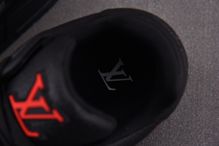 LV SNEAKER LV-000142