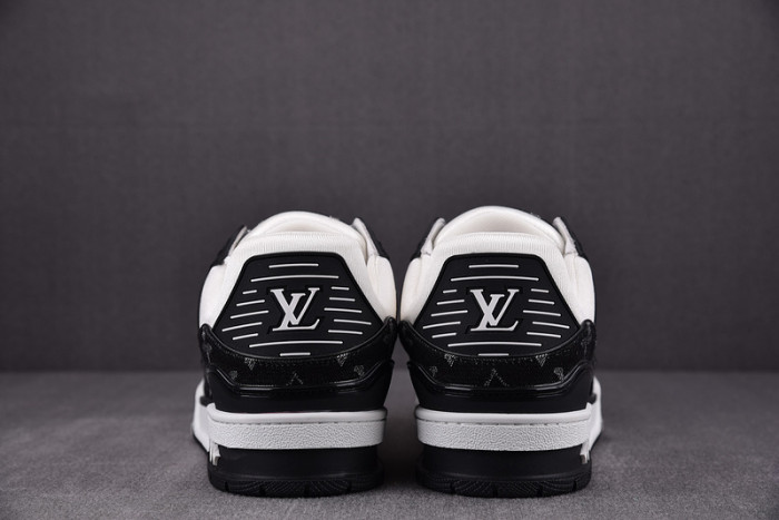 LV TRAINER SNEAKER LVT-000624