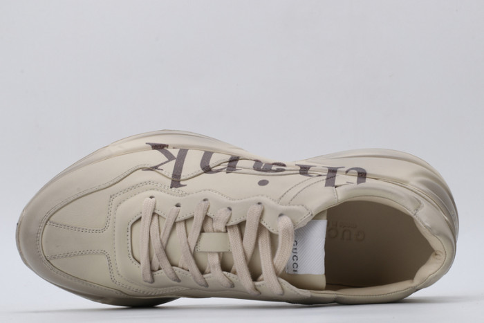 G*u*i* trainer sneaker4